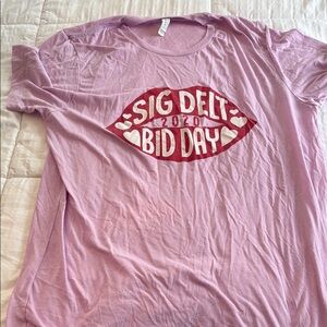 Pink Graphic T-Shirt with Red Lips Design